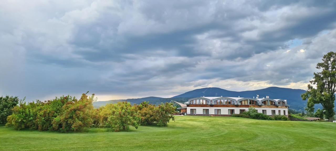 Grund Resort Golf And Ski Mladé Buky Esterno foto