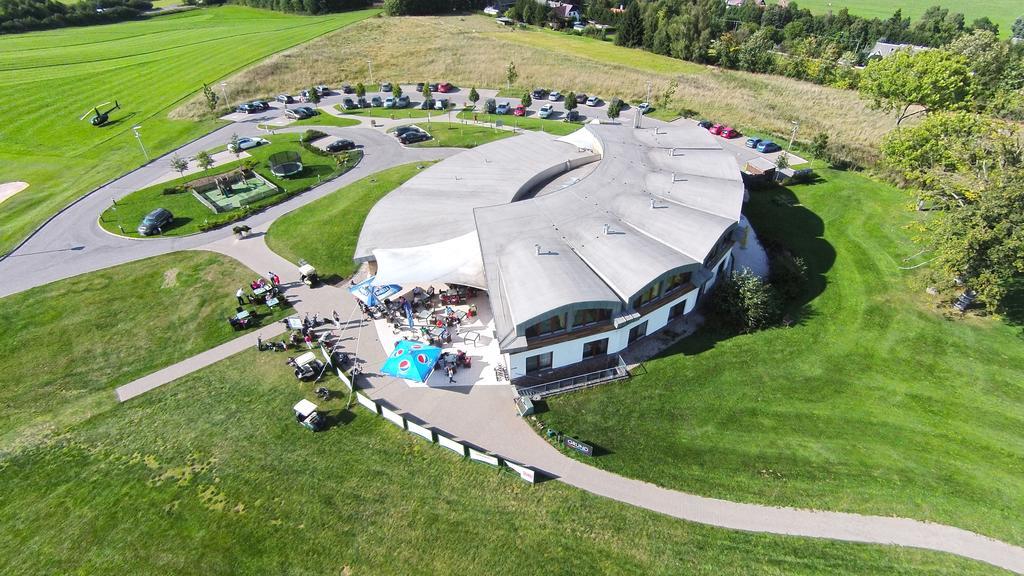 Grund Resort Golf And Ski Mladé Buky Esterno foto