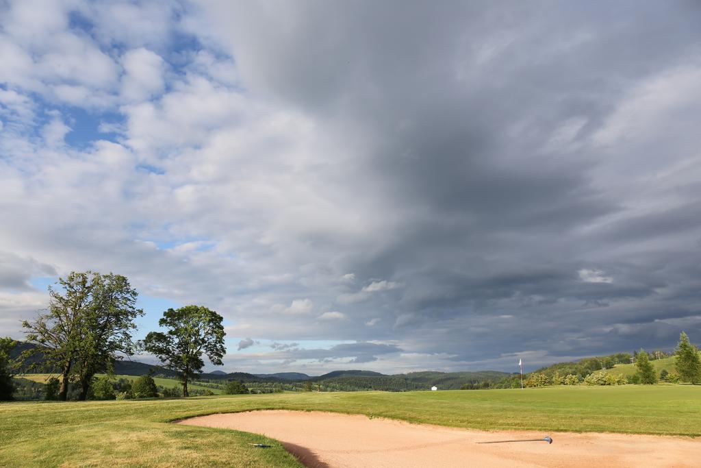 Grund Resort Golf And Ski Mladé Buky Esterno foto