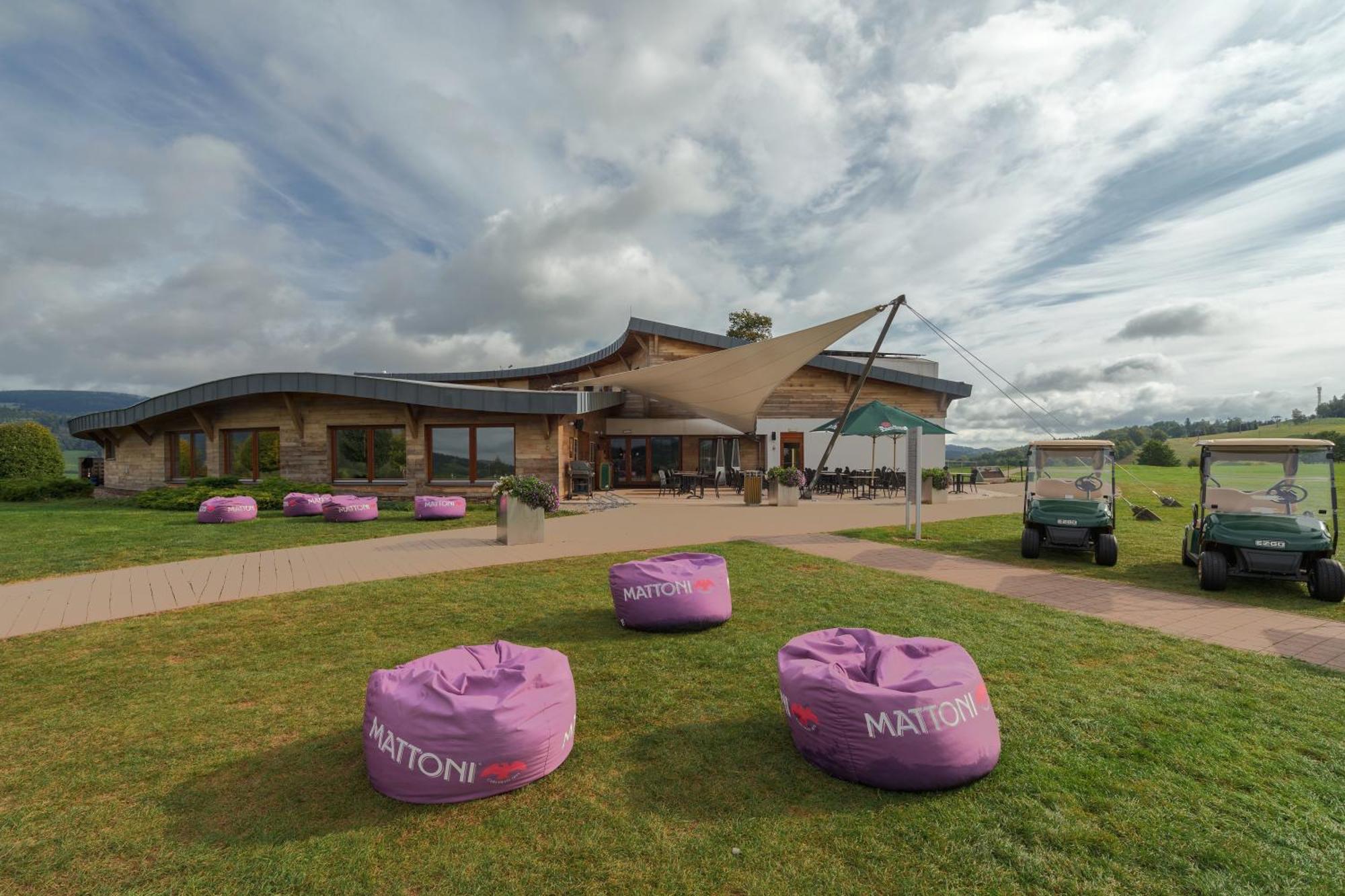 Grund Resort Golf And Ski Mladé Buky Esterno foto