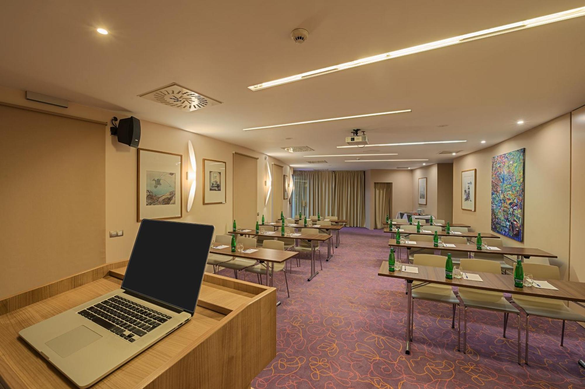 Grund Resort Golf And Ski Mladé Buky Esterno foto