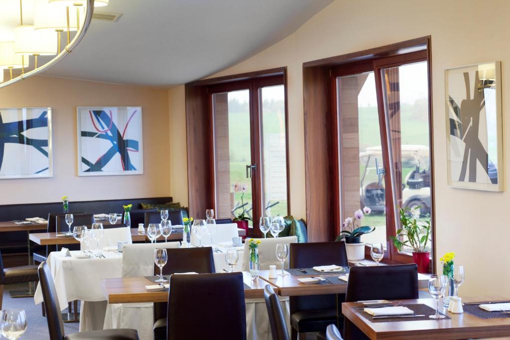 Grund Resort Golf And Ski Mladé Buky Esterno foto