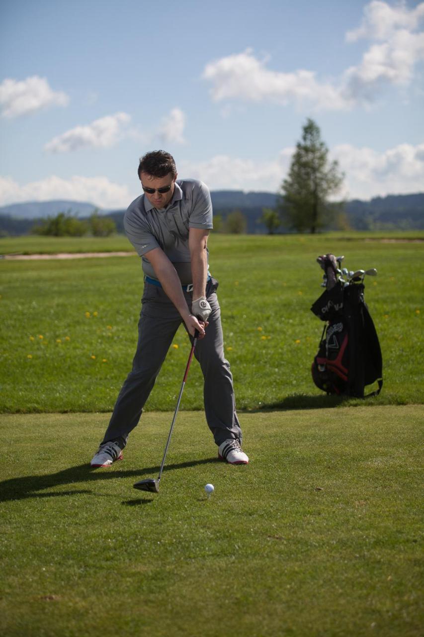 Grund Resort Golf And Ski Mladé Buky Esterno foto