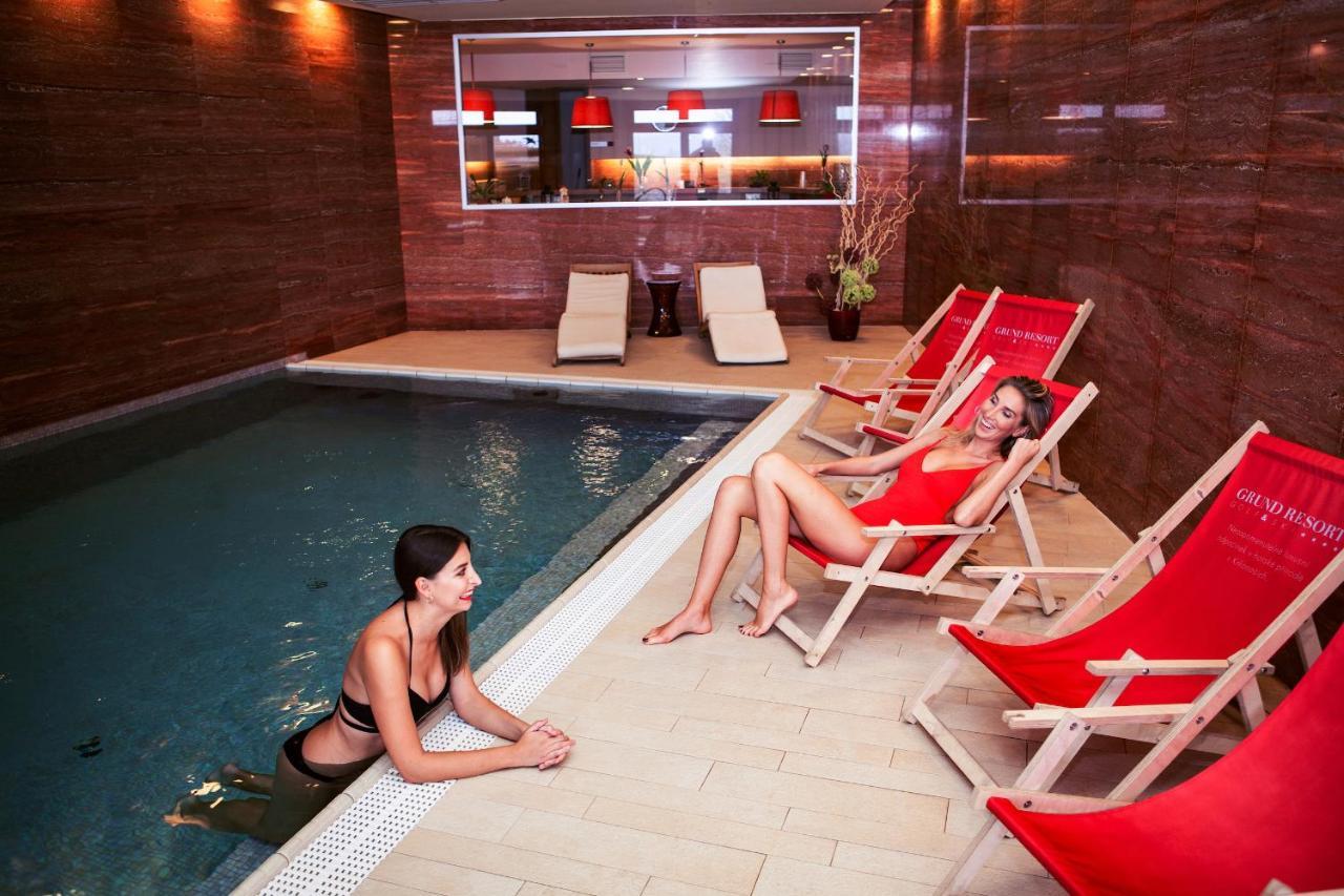 Grund Resort Golf And Ski Mladé Buky Esterno foto