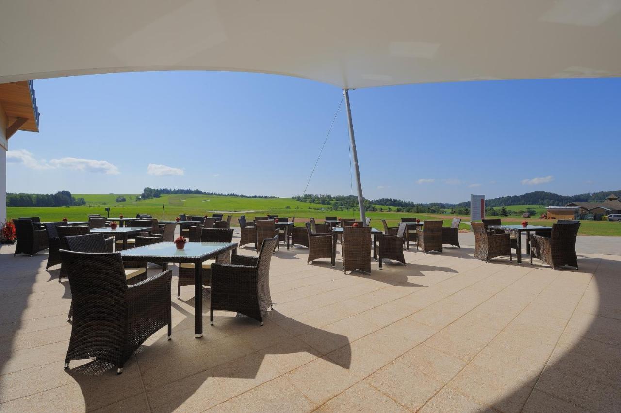 Grund Resort Golf And Ski Mladé Buky Esterno foto